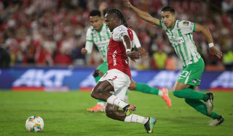 Hugo Rodallega con Independiente Santa Fe vs Atlético Nacional