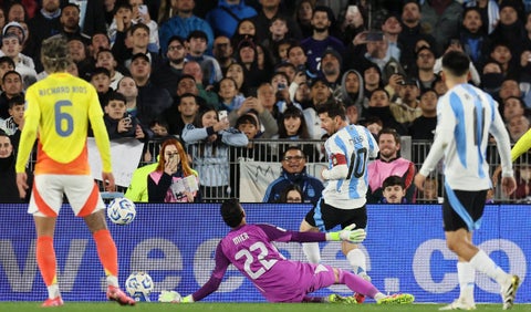 Lionel Messi con Argentina vs Colombia