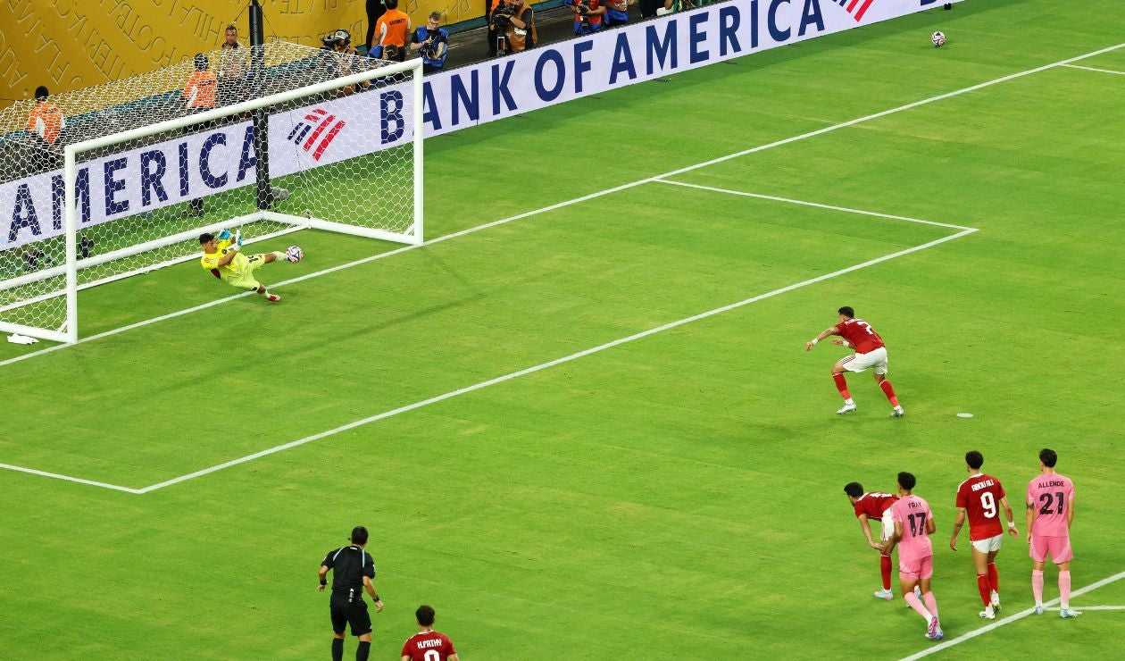 Ustari sorprende en el Mundial de Clubes atajando penal en Inter Miami