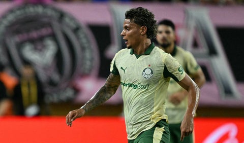 Richard Ríos en medio de tres campeones de Champions: venta inminente