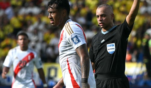 Selección de Perú prende alarmas por arbitraje colombiano