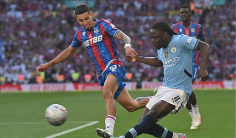 Daniel Muñoz, figura colombiana en Crystal Palace