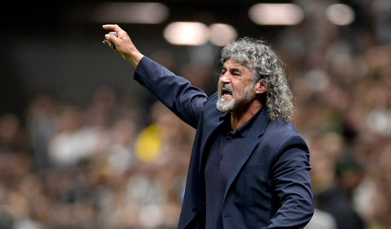 Leonel Álvarez, entrenador colombiano