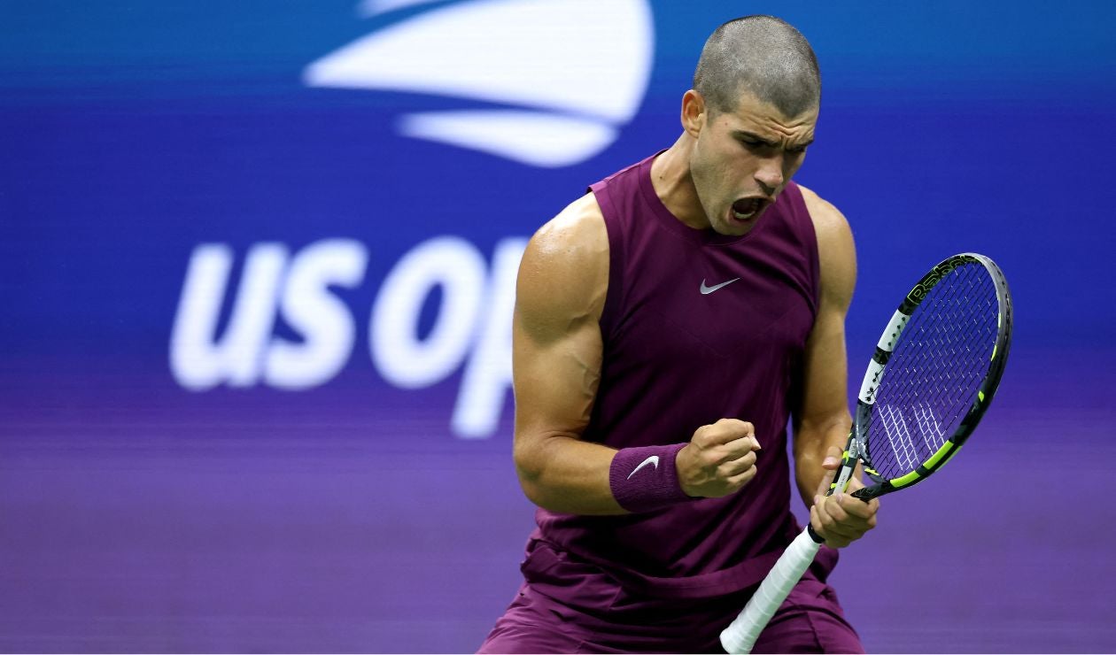 Carlos Alcaraz debutó con victoria, clasificación y nuevo look en el US Open
