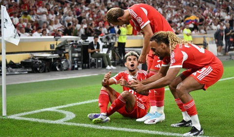Luis Díaz celebra su gol con el Bayern Múnich