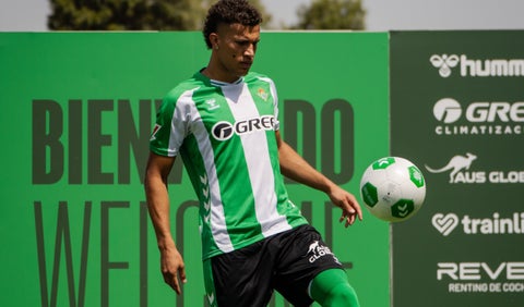 Nelson Deossa con el Real Betis