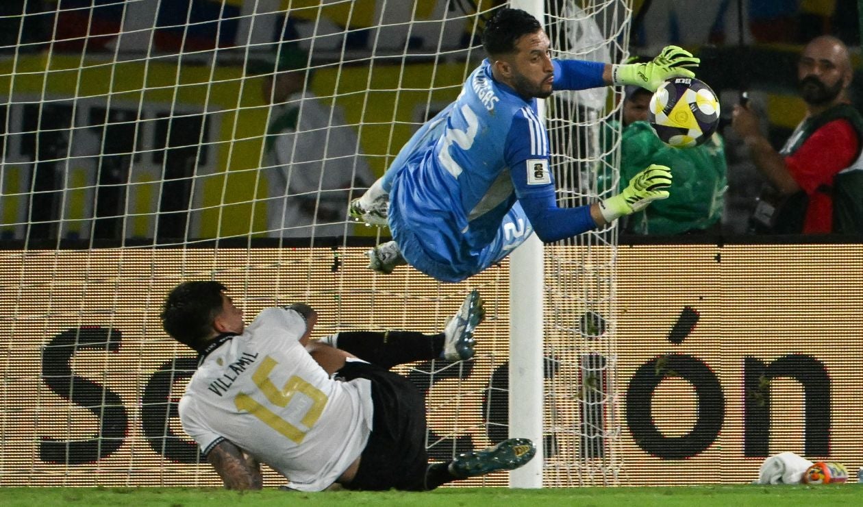 Atajada de Camilo Vargas vs Bolivia