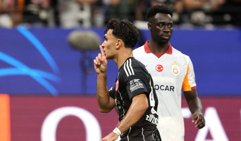 Galatasaray y Davinson Sánchez sufrieron goleada de Frankfurt en Champions