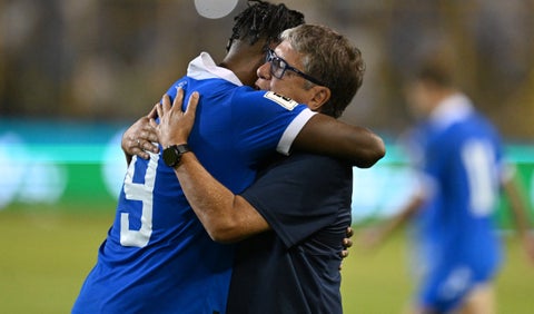 Hernán Darío Gómez con El Salvador