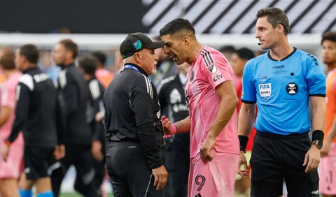 Luis Suárez escupió a delegado de Seattle Sounders