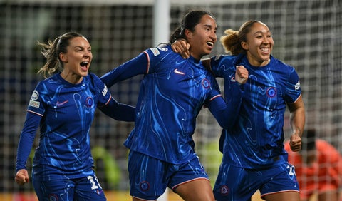 Mayra Ramírez con el Chelsea