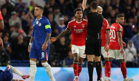 Mal rendimiento de Richard Ríos en Champions League con Benfica