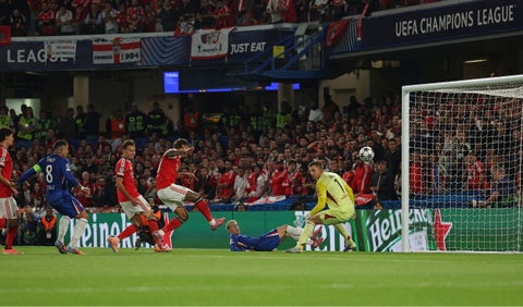 Richard Ríos anota autogolazo entre Benfica vs Chelsea