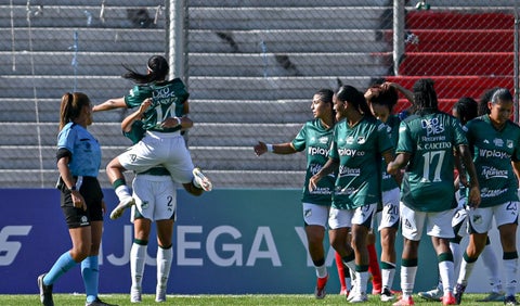 VIDEO - Cali pega primero: error y golazo en Libertadores Femenina