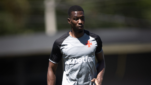 Carlos Cuesta empieza a hacerse figura en Brasil: Lo destacaron con Vasco