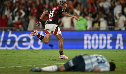 Jorge Carrascal en Flamengo vs Racing