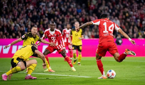 Luis Díaz recibió elogios por su sacrificio en el clásico ante Dortmund