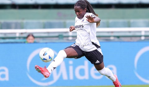 Mary Valencia, delantera colombo chilena