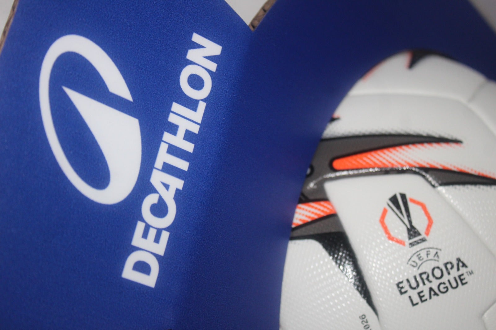 Balón de la Europa League 2025-26