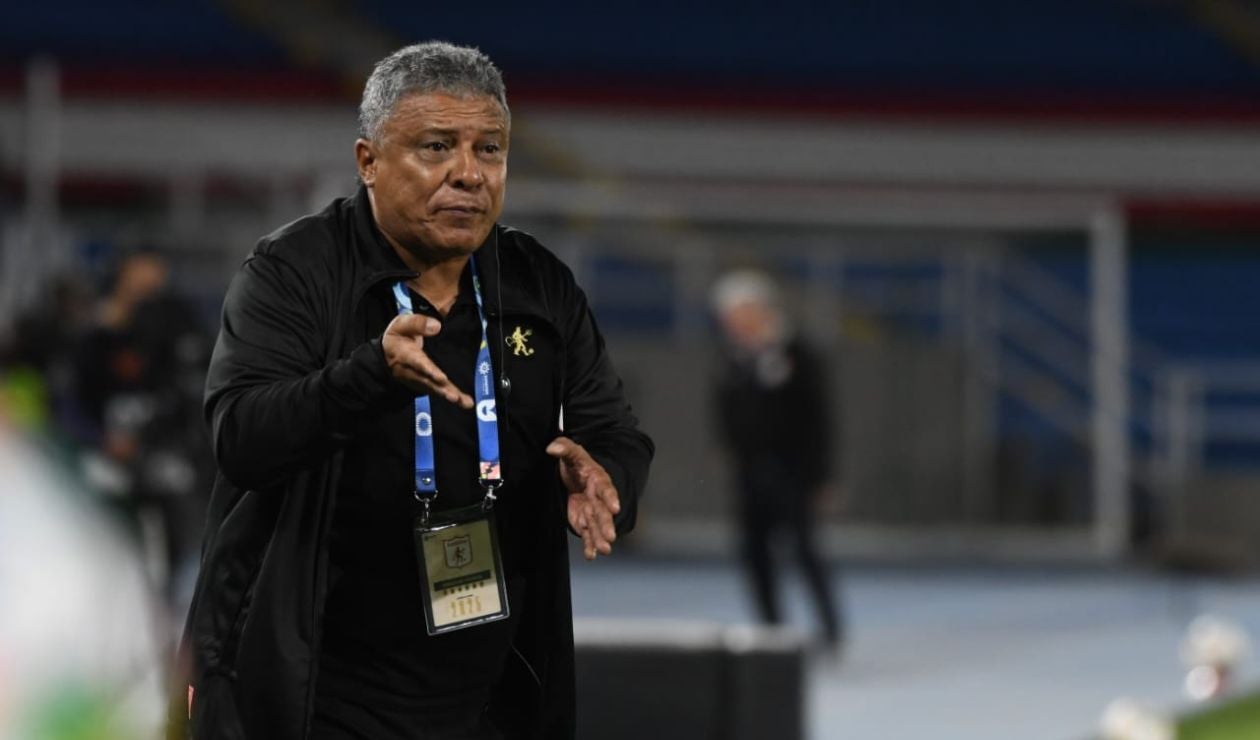 Alex Escobar, asistente del América