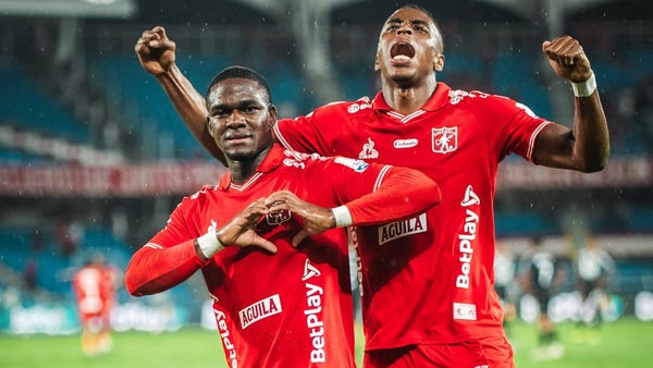 América sacude la casa: salidas y refuerzos para Liga y Sudamericana 2026