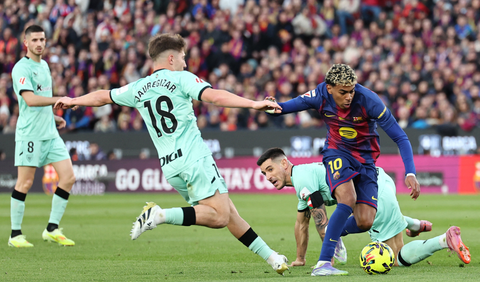 El Barcelona golea en su regreso al Camp Noe