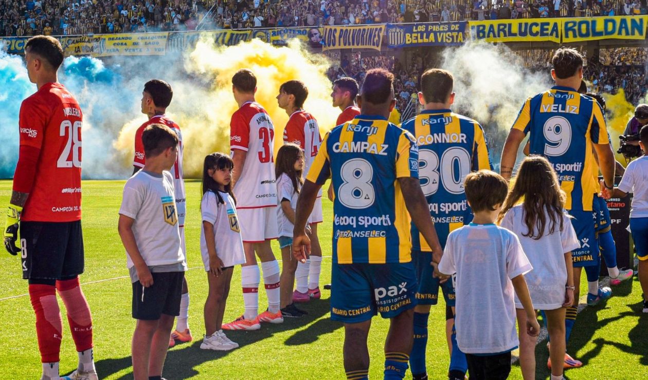 Estudiantes sancionado por AFA tras polémico pasillo a Rosario Central