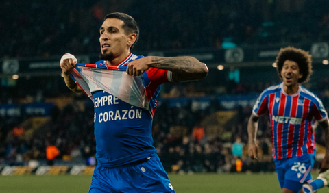 Daniel Muñoz, gol, victoria y una dedicatoria especial con el Palace