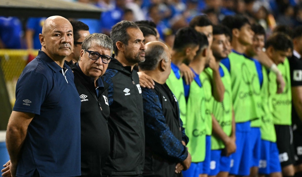 Hernán Darío Gómez con El Salvador