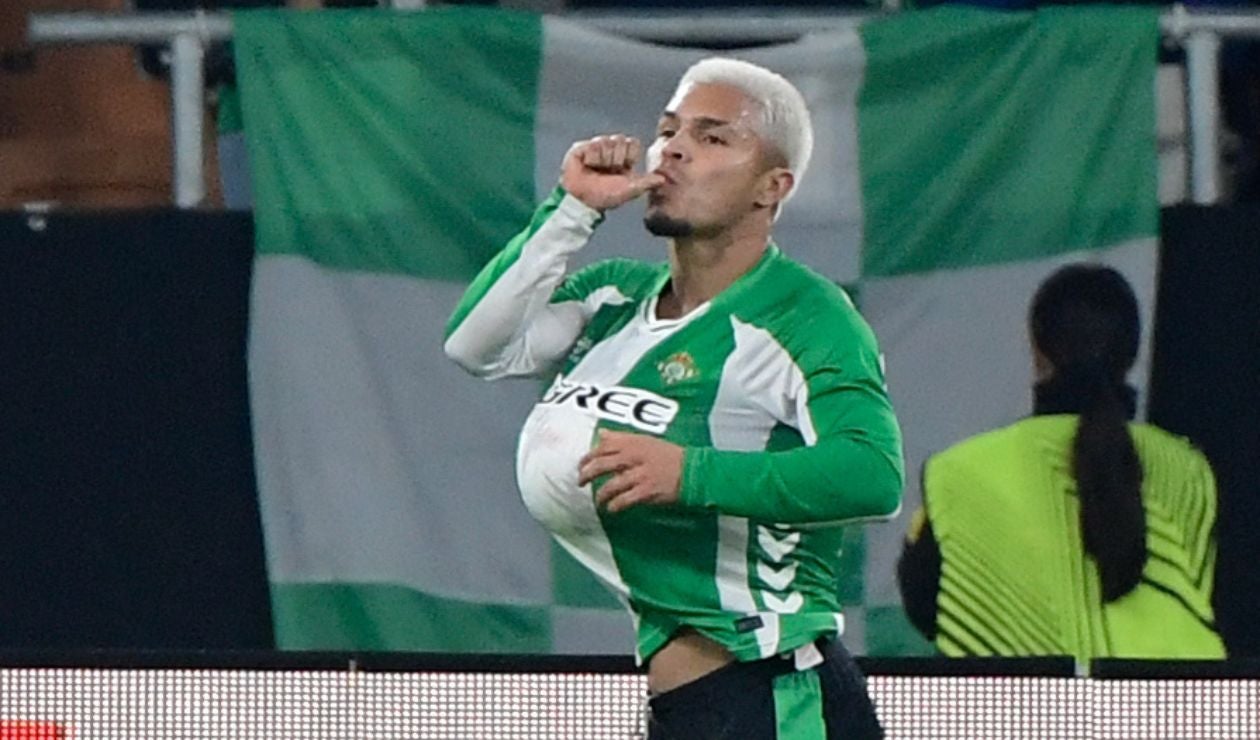 Juan Camilo 'Cucho' Hernández, Real Betis