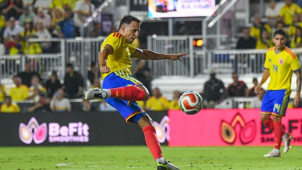 Santiago Arias define su futuro: los dos equipos que negocian su fichaje