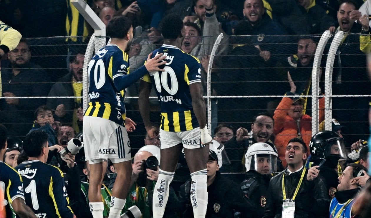 Jhon Jáder Durán con el Fenerbahce