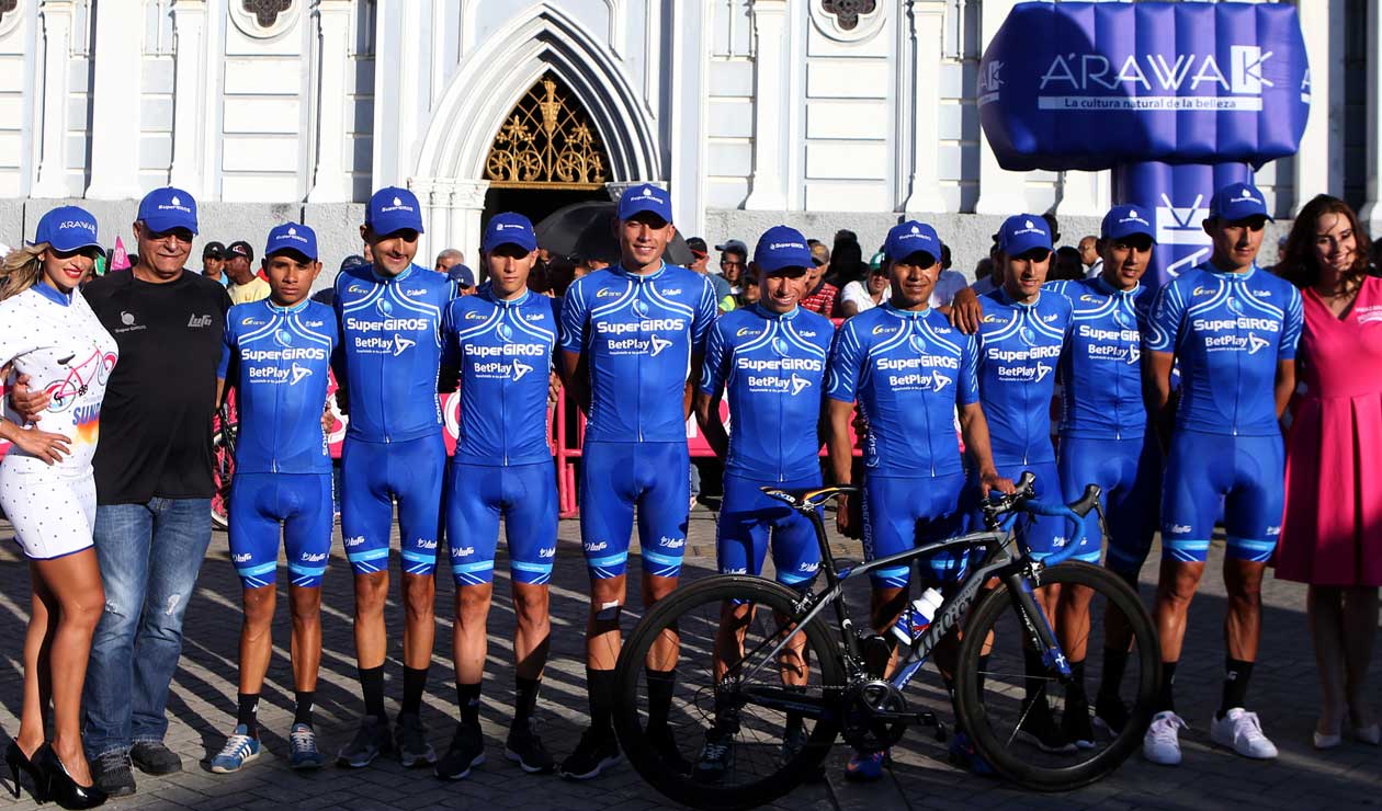 Presentación del equipo Supergiros en el Clásico RCN 2018 