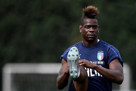Mario Balotelli, jugador italiano en un entrenamiento con su selección.