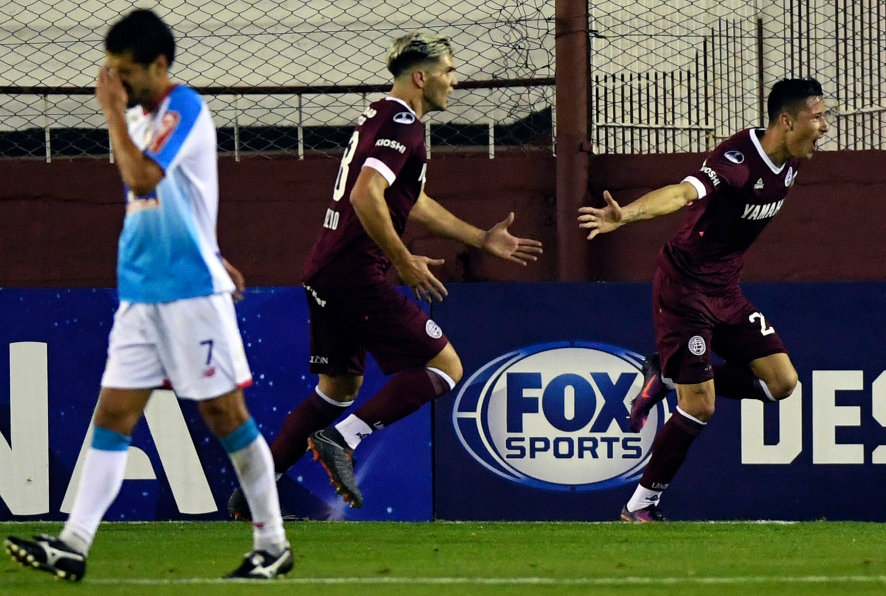 El jugaador García de Lanús celebrando el golante Junior en la Sudamericana