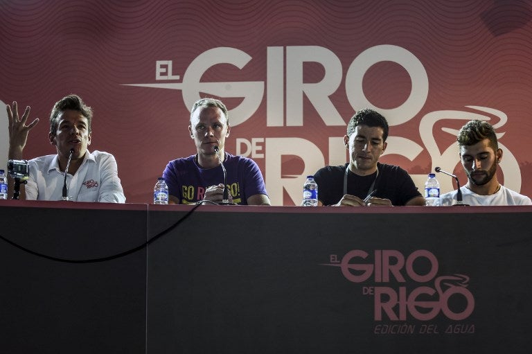 Chris Froome junto a Fernando Gaviria, Sergio Luis Henao y Rigoberto Urán