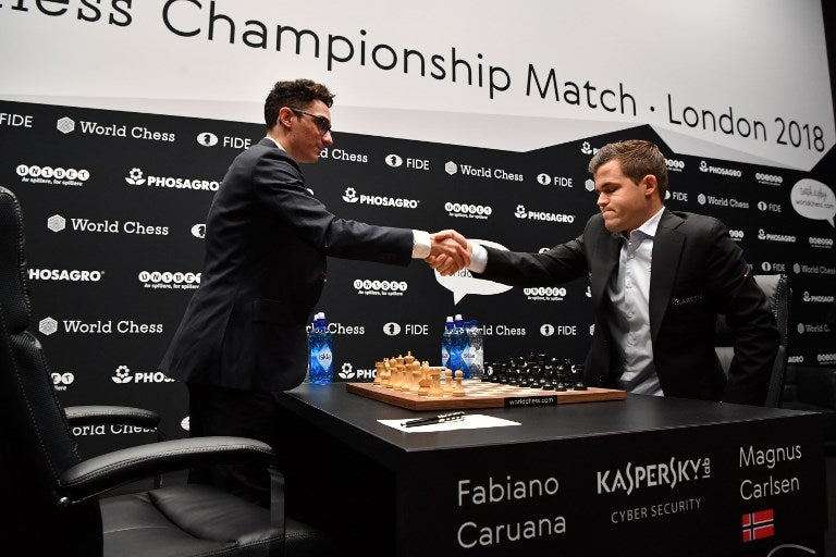 El noruego Magnus Carlsen, ofreció tablas a Fabiano Caruana cuando el estadounidense estaba en serios apuros 