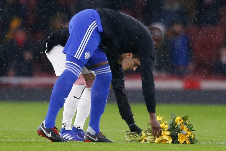 Homenaje a Emiliano Sala en el juego Arsenal vs Cardiff