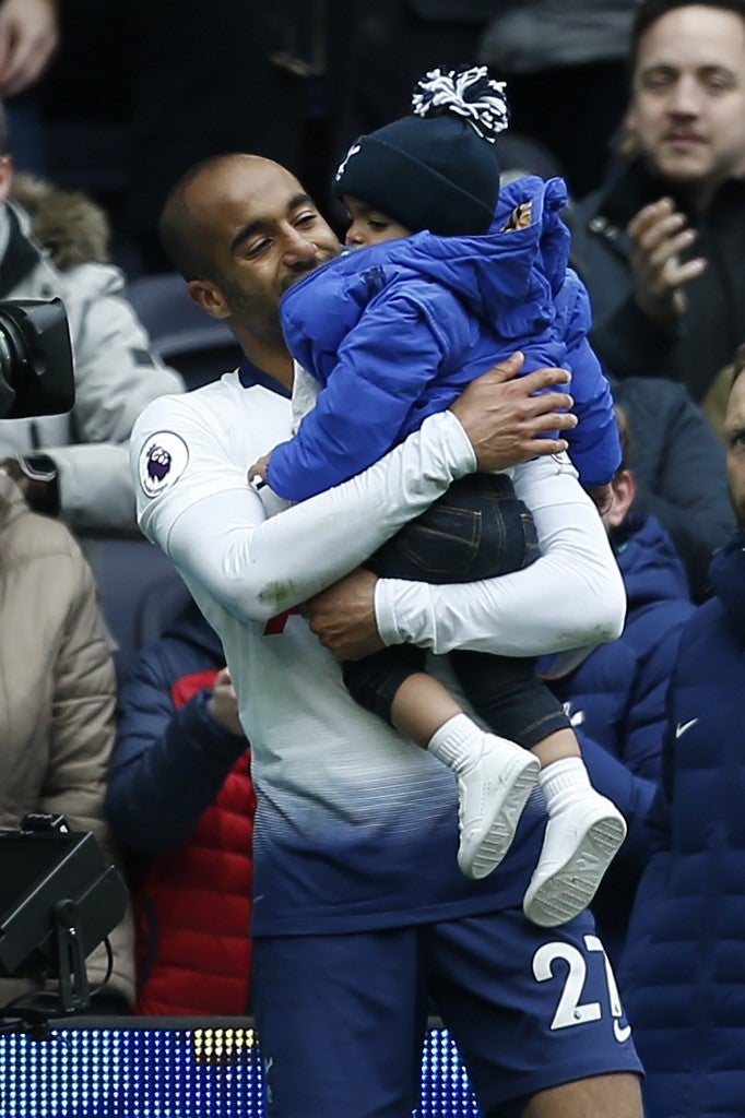 Lucas Moura y una celebración muy especial con su hijo tras marcar hattrick con el Tottenham