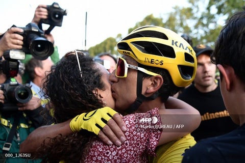Egan Bernal se coronó como el campeón más joven del Tour de Francia.