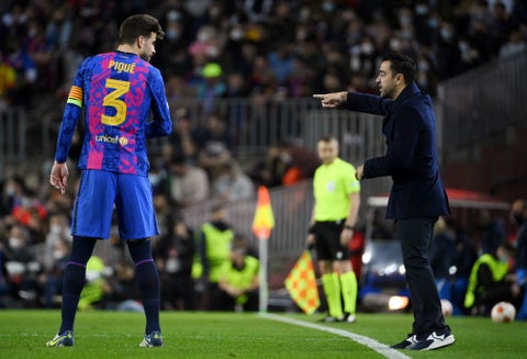 Gerard Piqué y Xavi Hernández