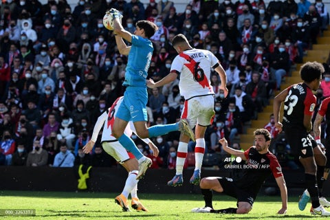 Acción de juego Rayo Vallecano vs Sevilla, Liga 2022.