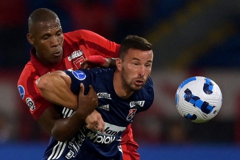 Luciano Pons en el juego ante América por Copa Sudamericana