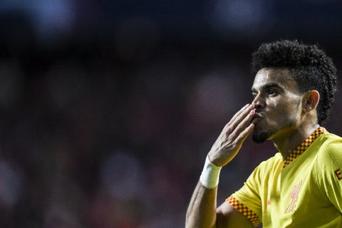 Luis Diaz celebra su primer gol en Champions con la camiseta del Liverpool.