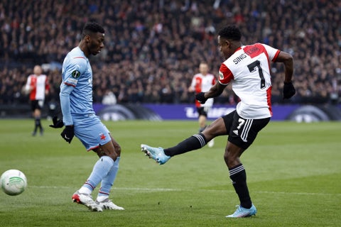 Luis Sinisterra en su gol con Feyenoord por la Conference League.