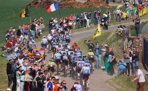 Ciclistas durante la París-Roubaix