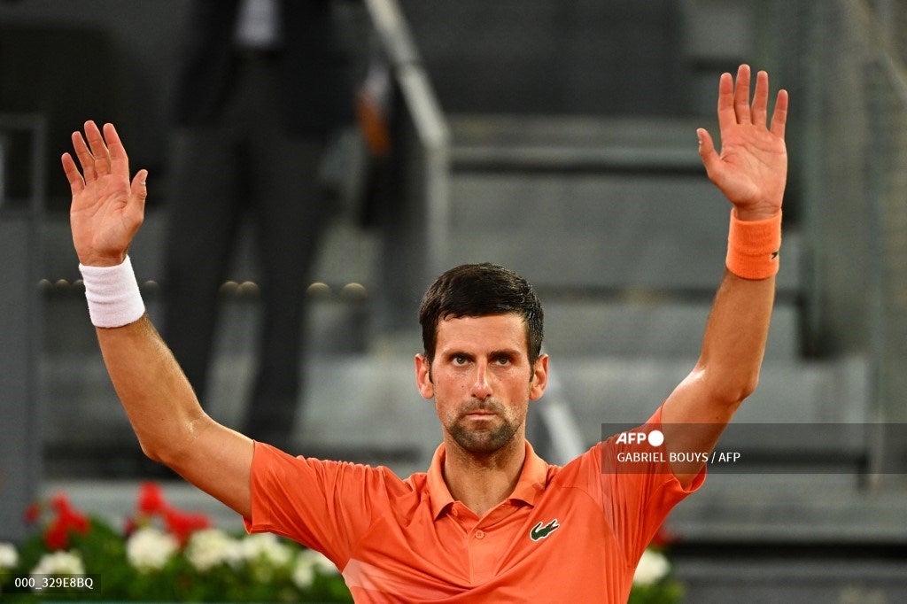 Novak Djokovic avanzó a la cuarta ronda del ATP de Madrid por la lesión de Andy Murray.
