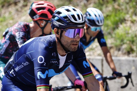 Movistar en una carrera del World Tour 2022