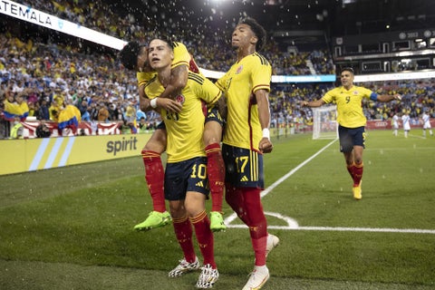 Jugadores de la Selección Colombia celebrando un gol ante Guatemala