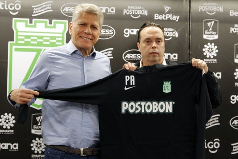 Paulo Autuori y el presidente de Atlético Nacional, Mauricio Navarro